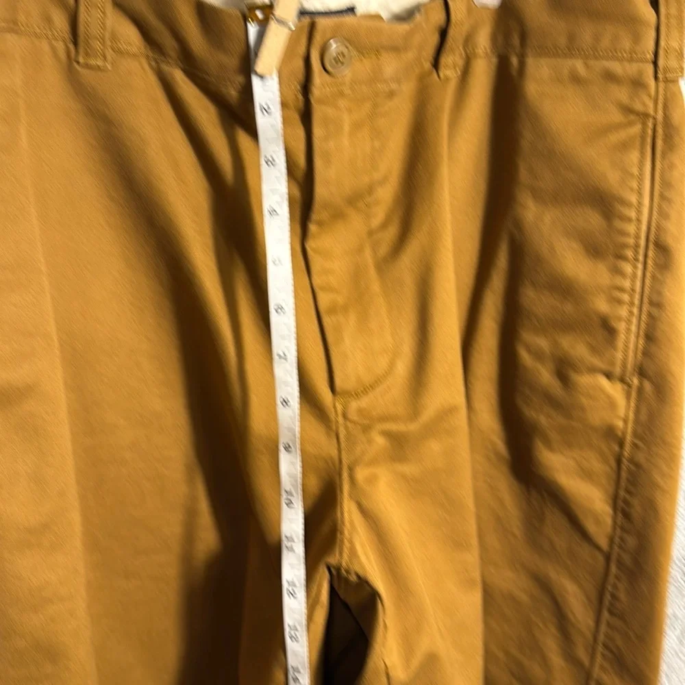 J. Crew shorts men’s JCrew Broken In size 38 Flat Front Shorts 100%‎ Cotton